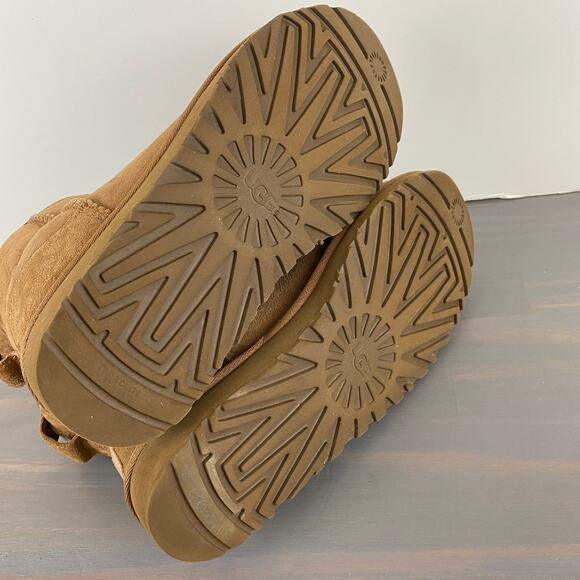 UGG Classic Short Boots Women Size 8 Chestnut Brown Shearling Suede - Picture 13 of 13